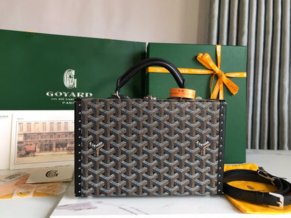 GOY Grand H√¥tel 24.5x7.5x17cm