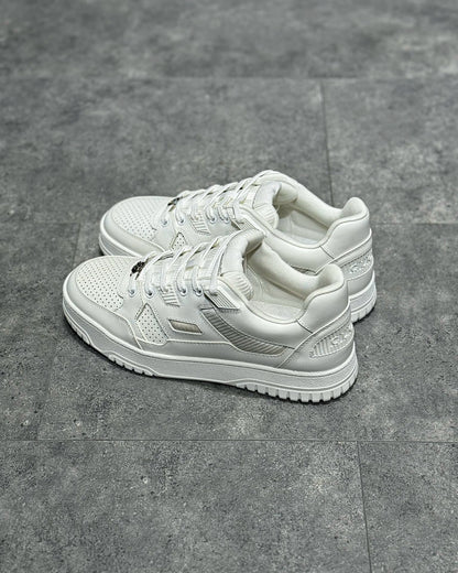 GUC Sneakers