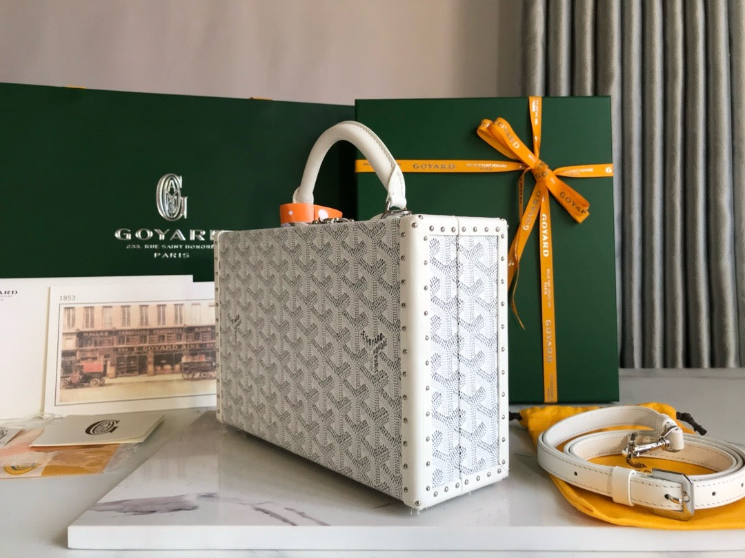 GOY Grand H√¥tel 24.5x7.5x17cm