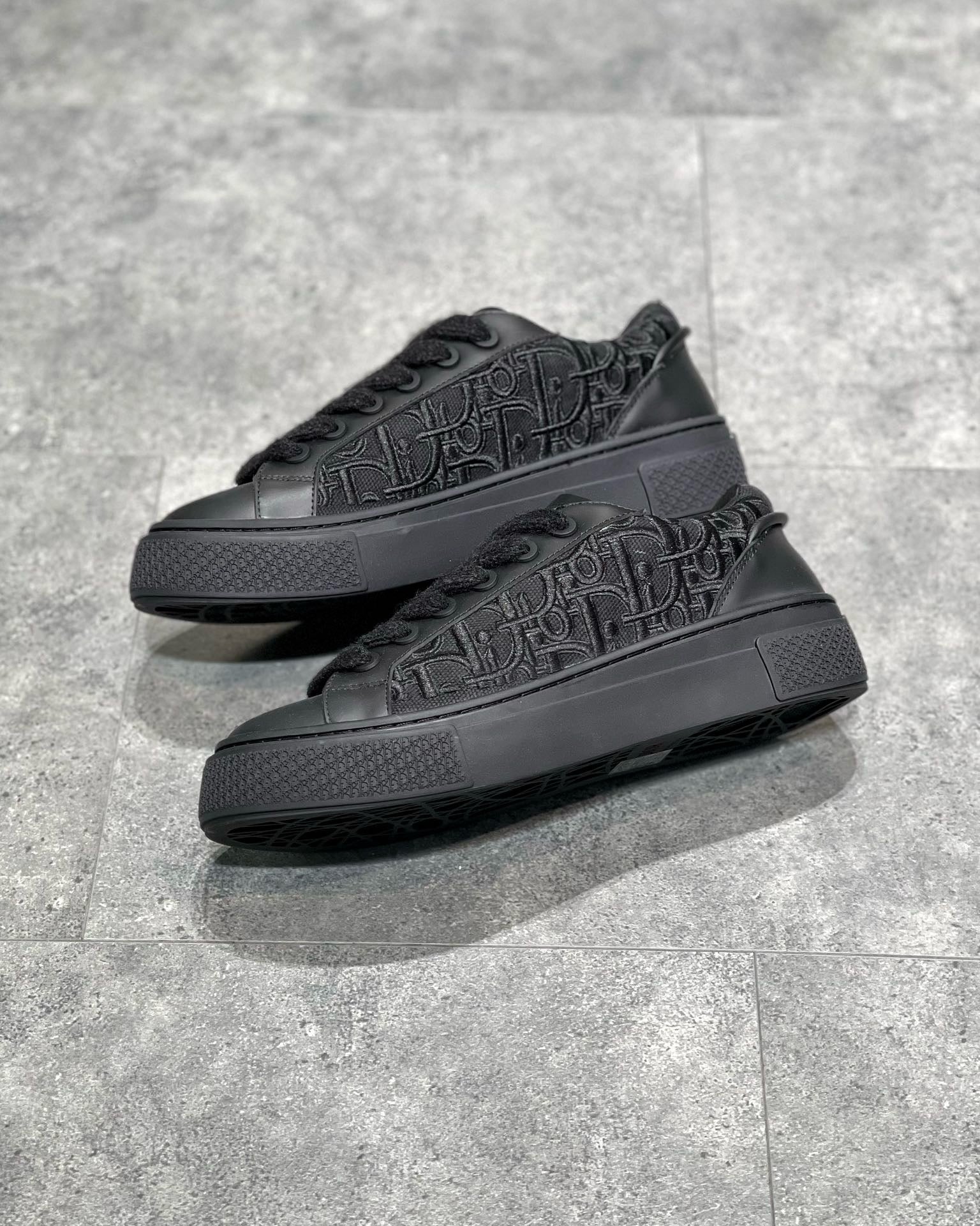 DIO Sneakers