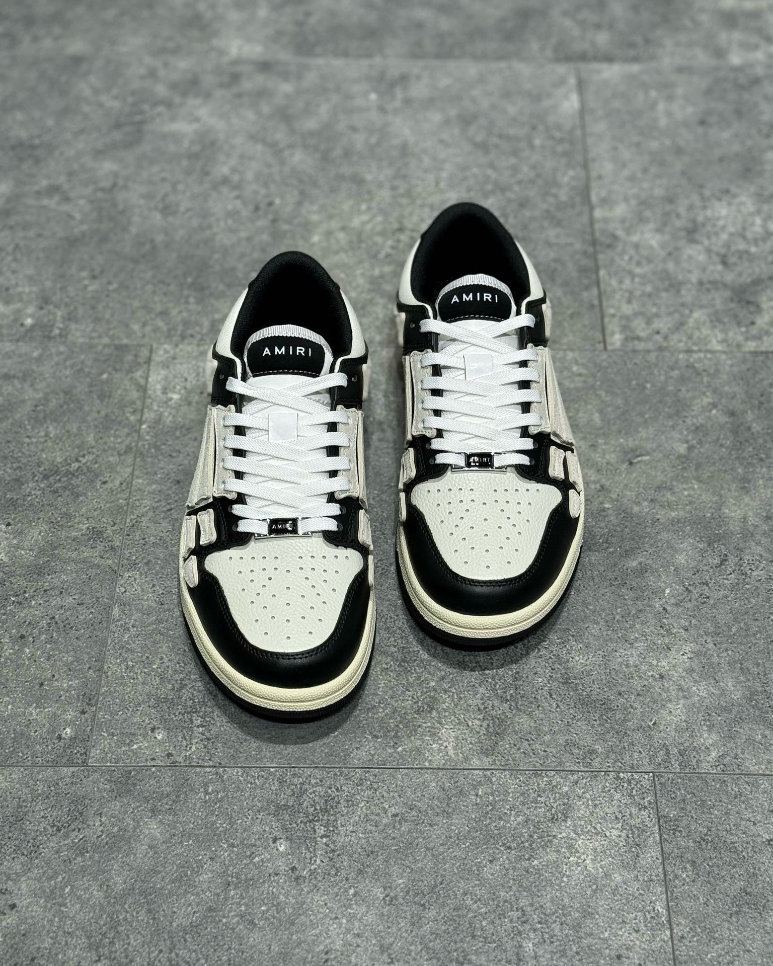 AMR Sneakers
