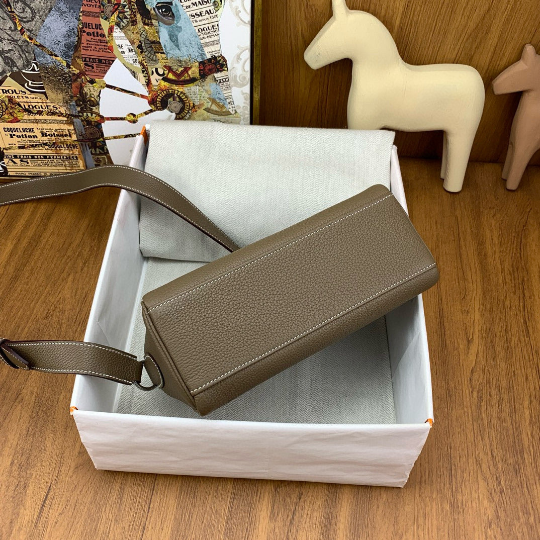 HERM KELLY MESSENGER 25