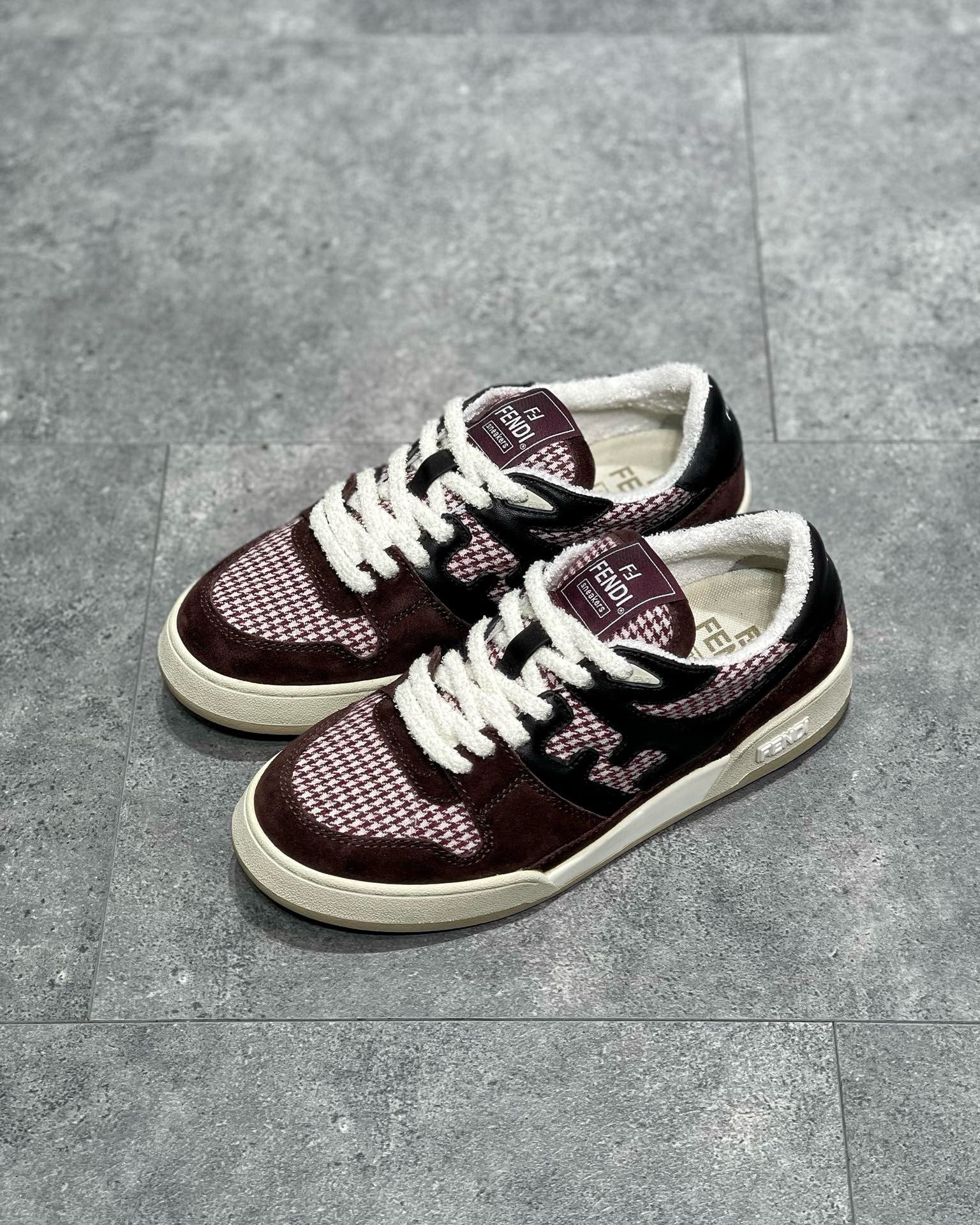 FEN Sneakers