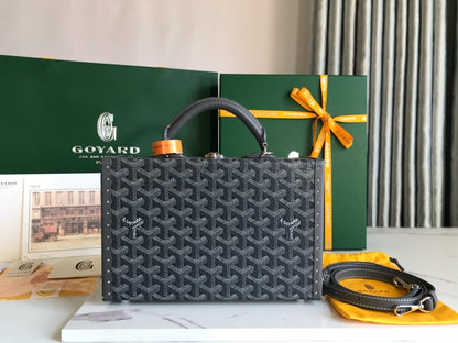 GOY Grand H√¥tel 24.5x7.5x17cm