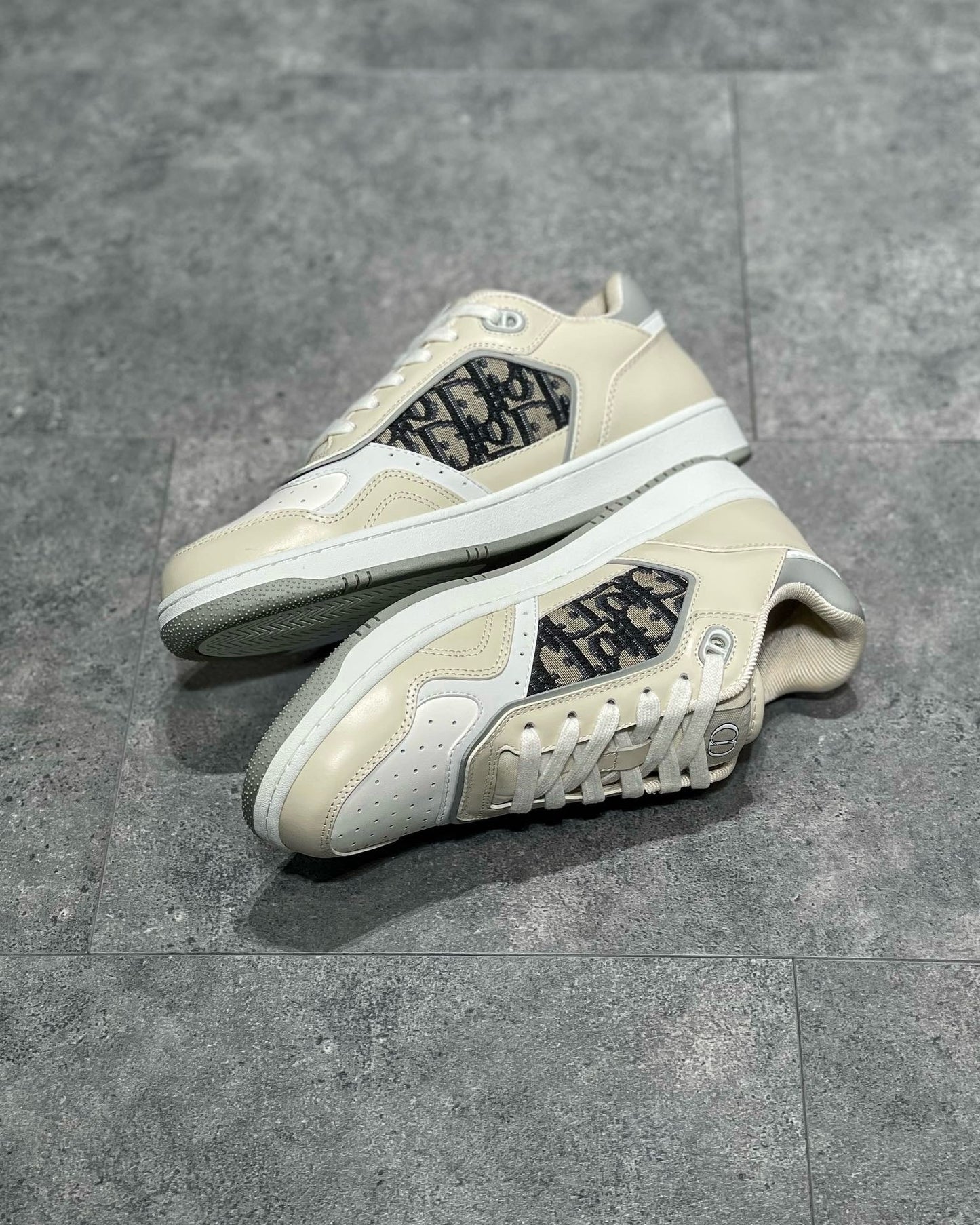 DIO Sneakers