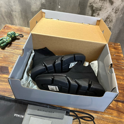 BLCG Sneakers