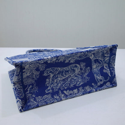 BOOK TOTE 42 BLUE MACROCANNAGE EMBROIDERY