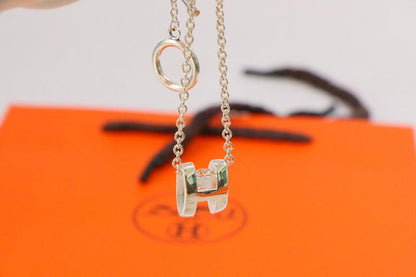 HM NECKLACE H LETTER OVAL SERIES