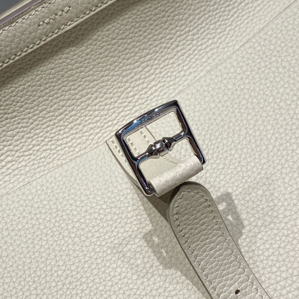 HERM Halzan 25 Bag in Craie Clemence Leather