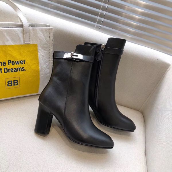 HERM Noir Joueuse Ankle Boots