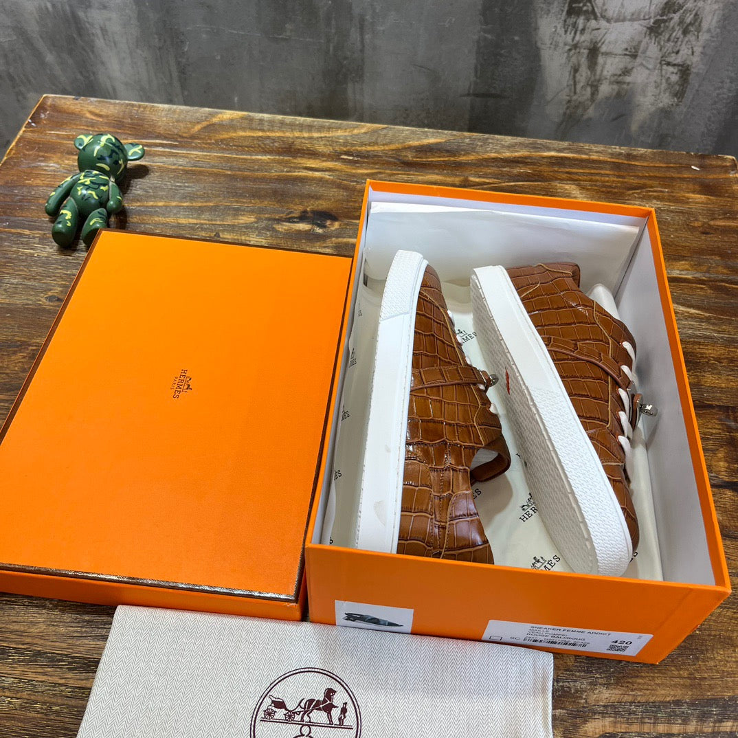HERM Sneakers