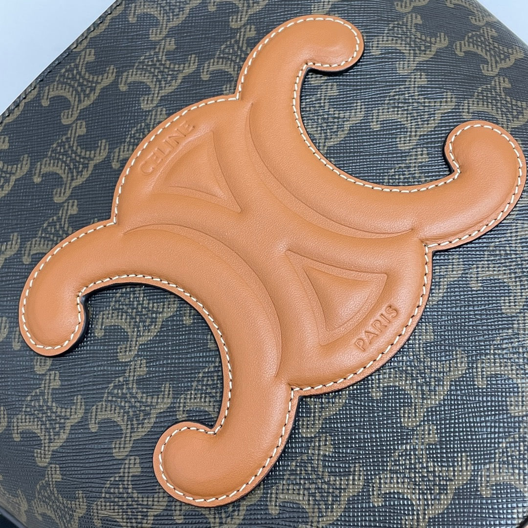 CEL Triomphe Bucket