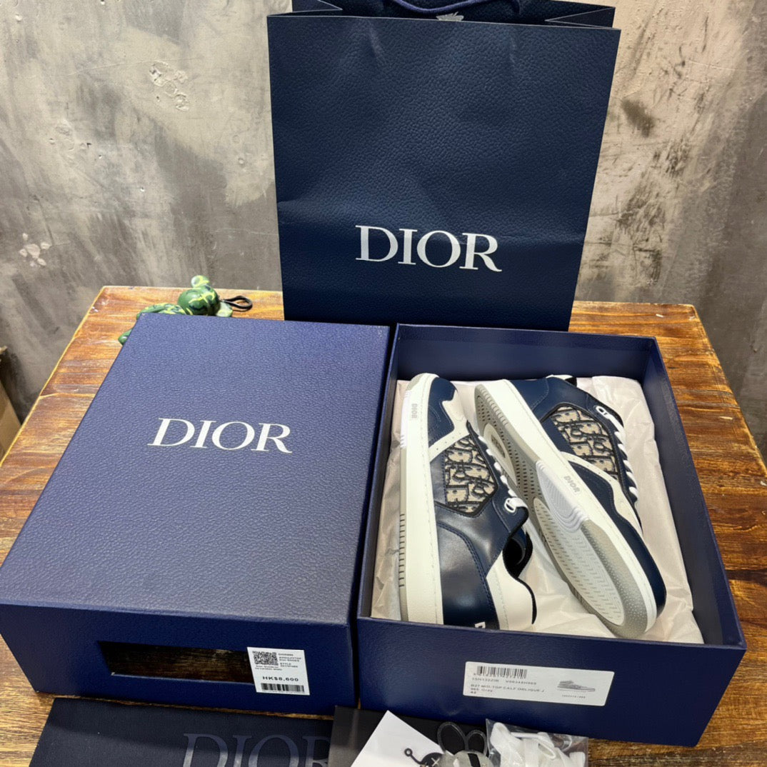 DIO Sneakers