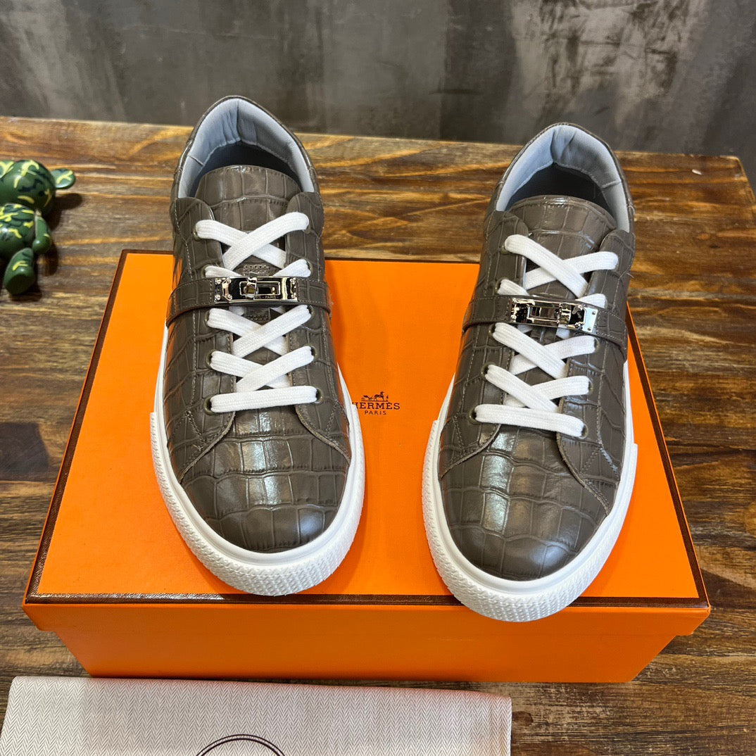 HERM Sneakers