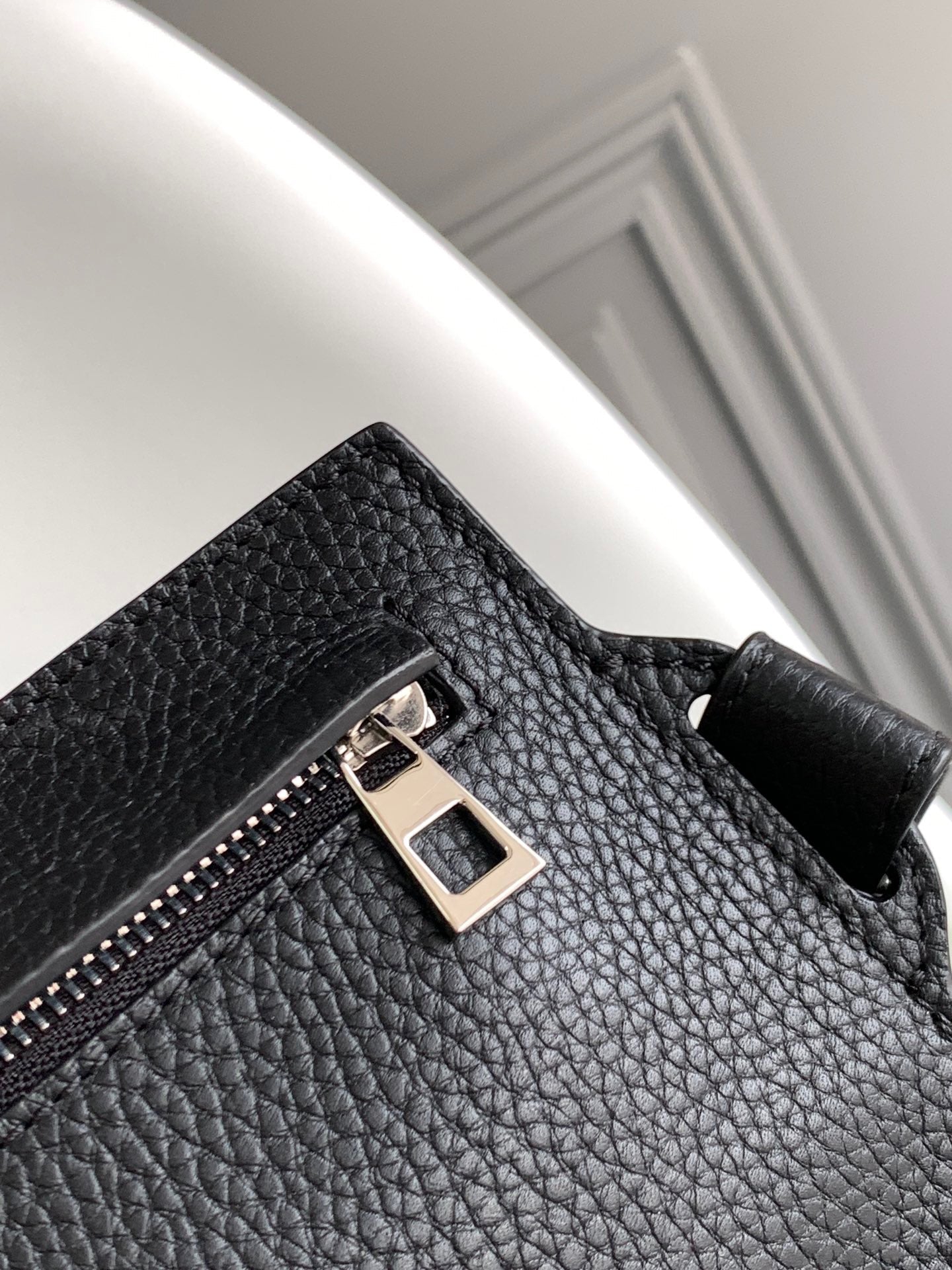LO Sling Bag
