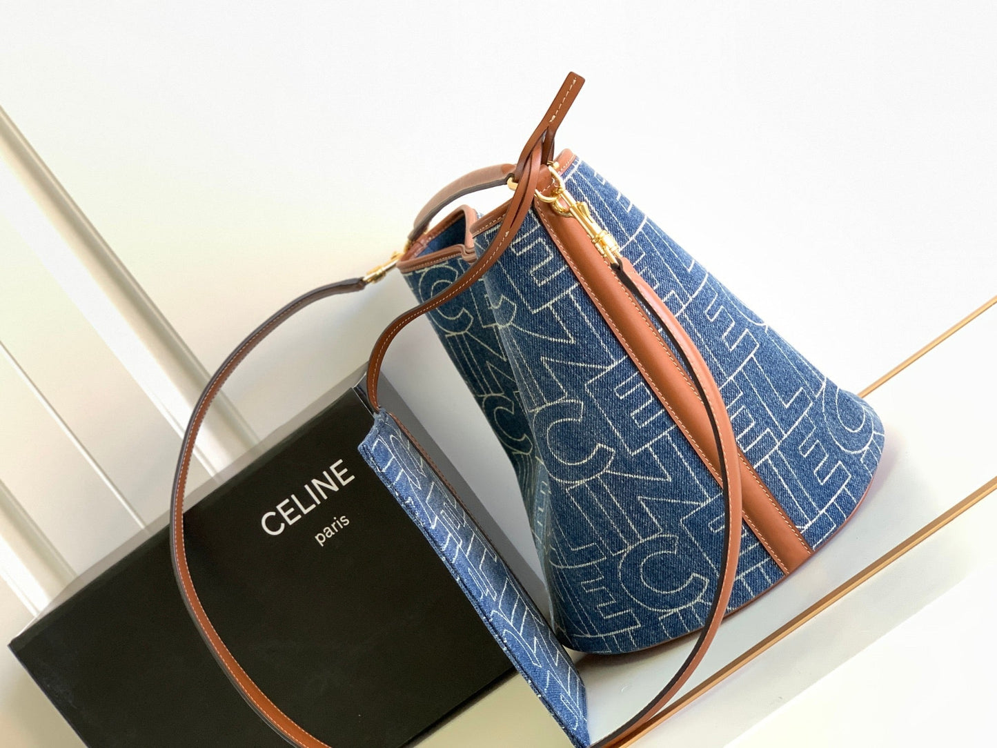 CEL 16 Bucket