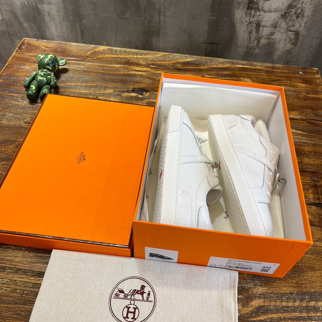 HERM Sneakers