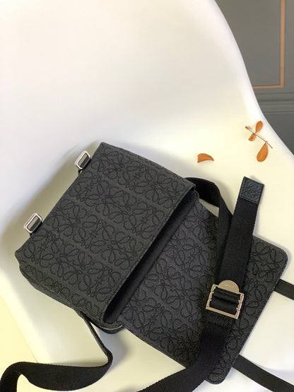 LO Messenger Bag