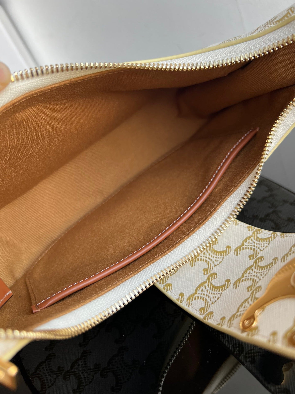 CEL Triomphe Hobo