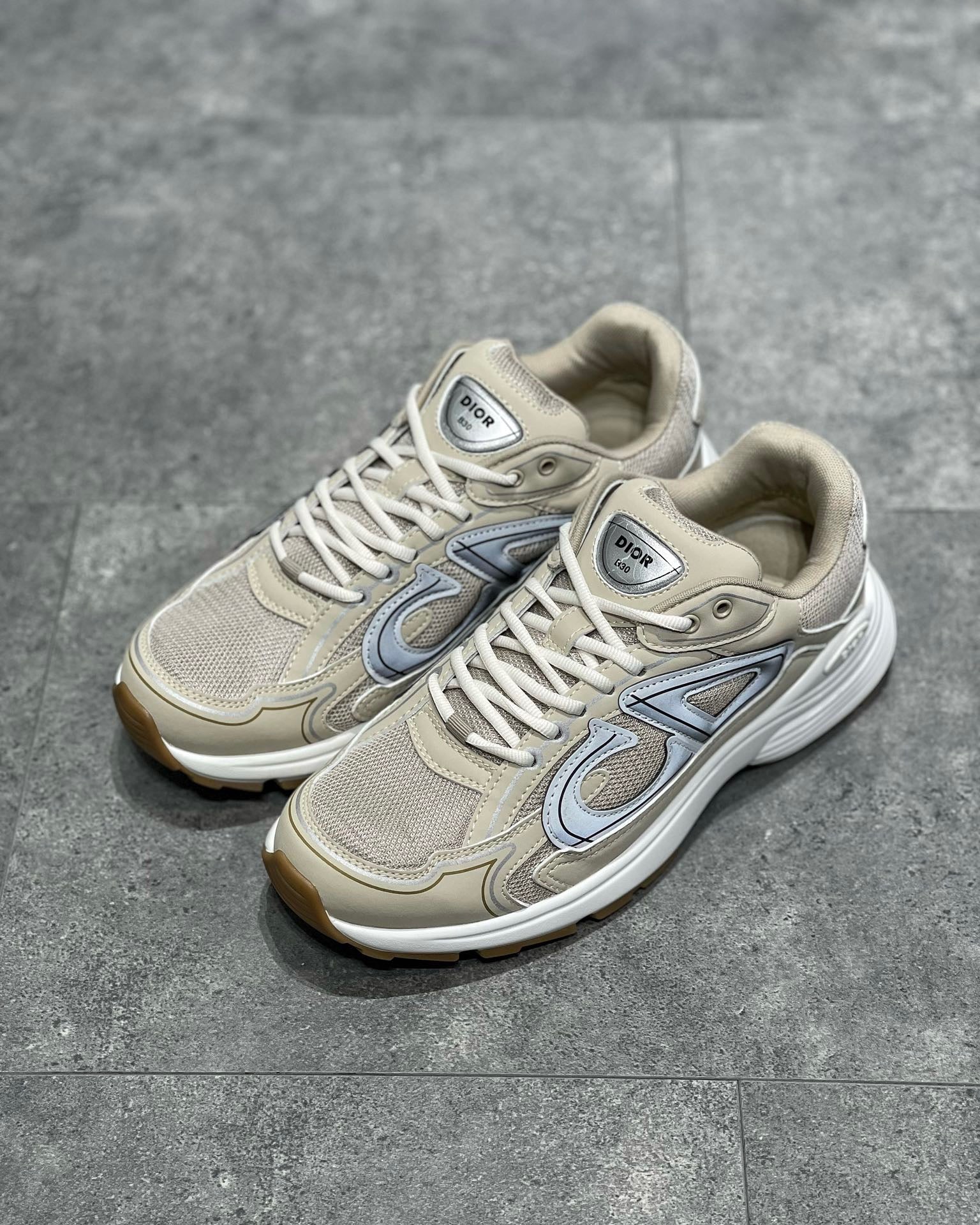 DIO Sneakers