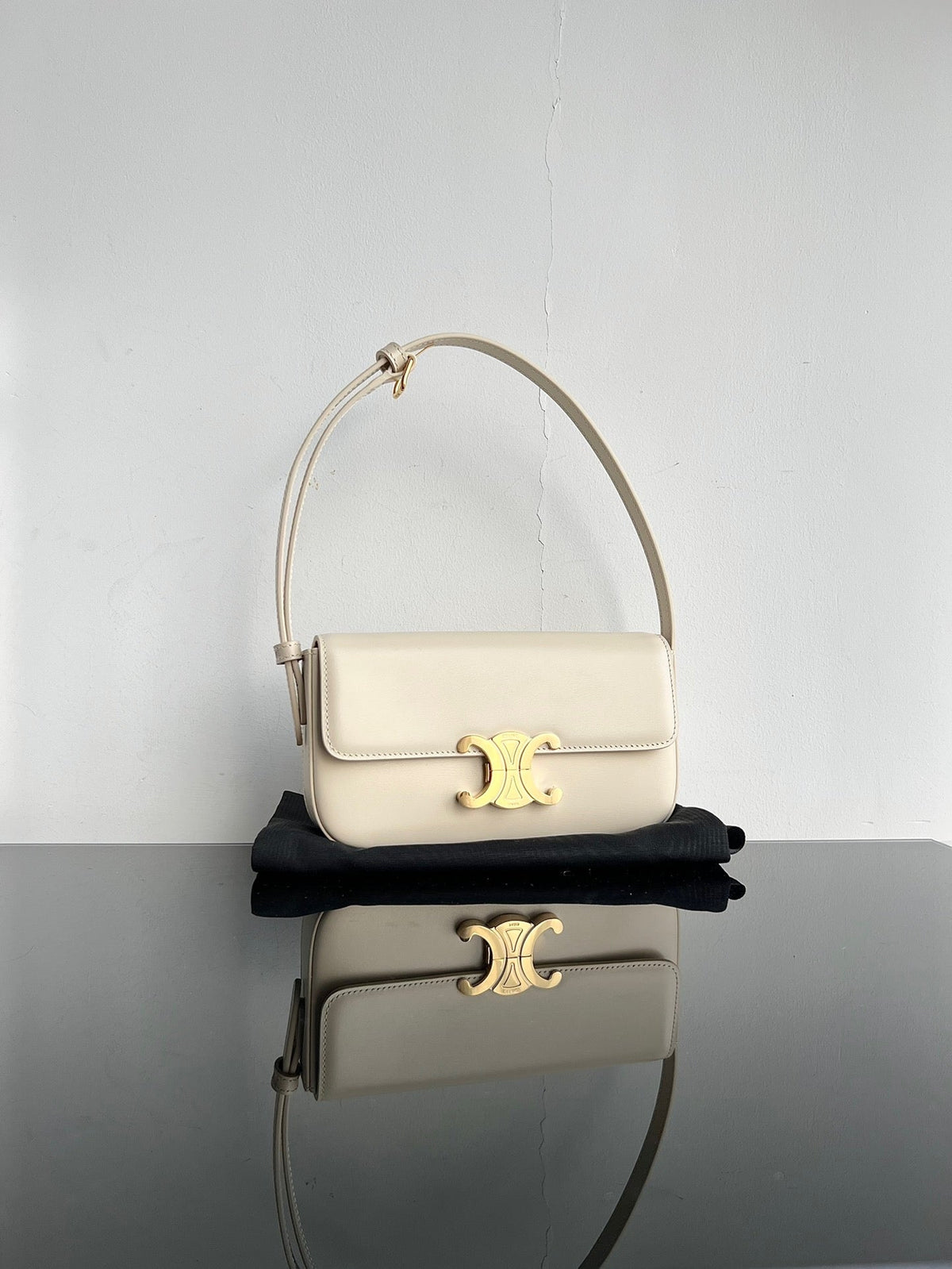 CEL Triomphe Hobo