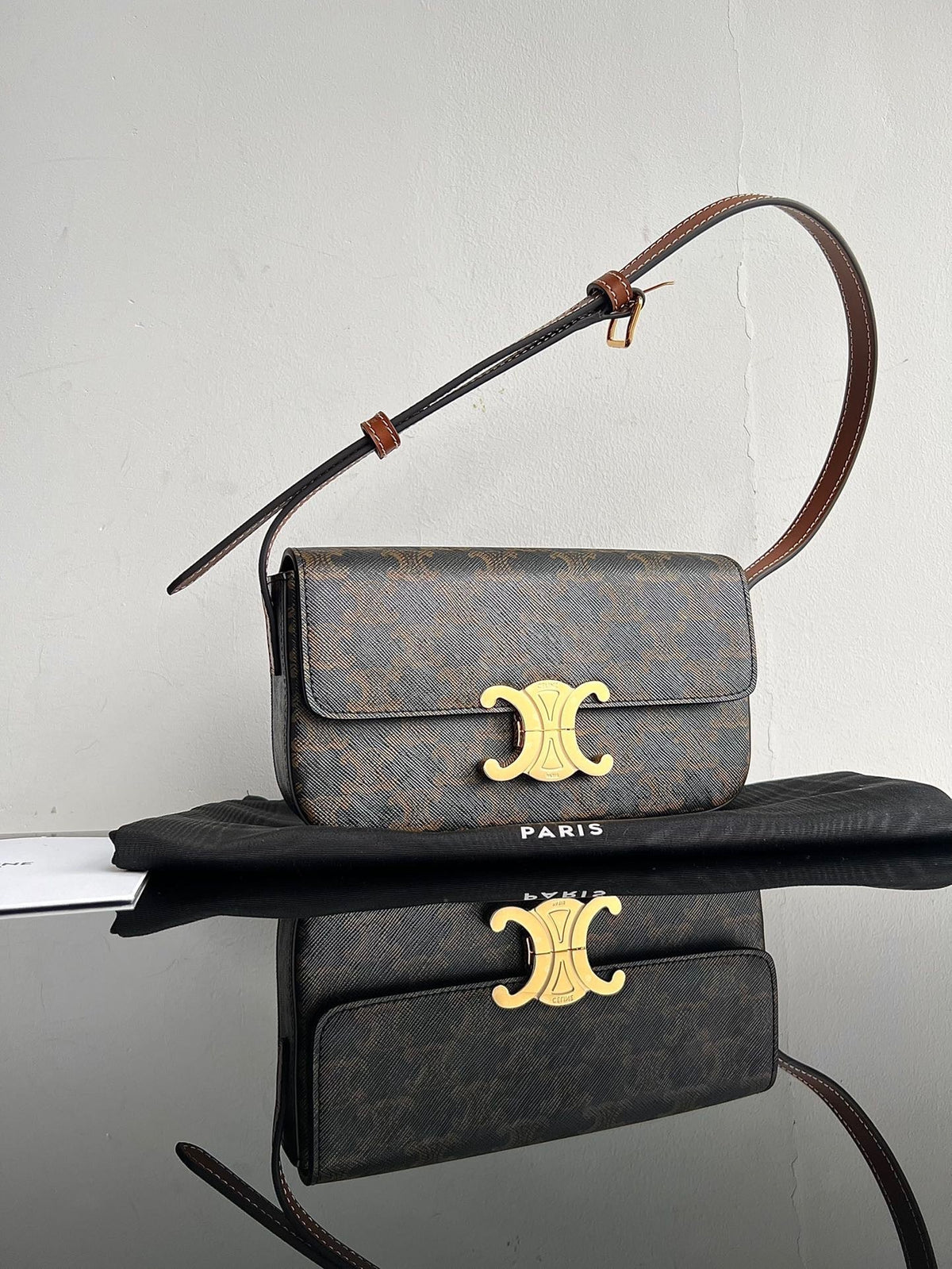 CEL Triomphe Hobo