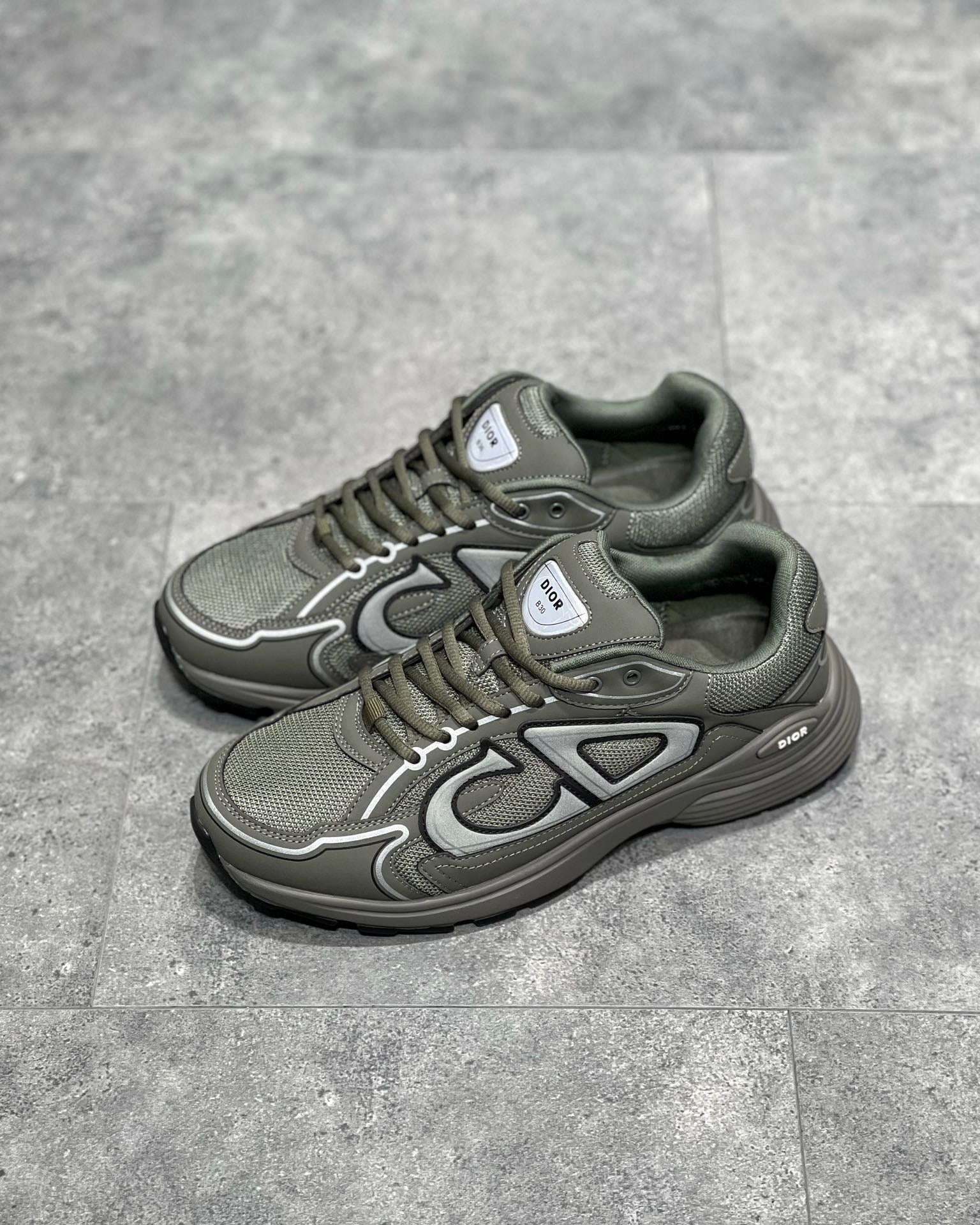 DIO Sneakers