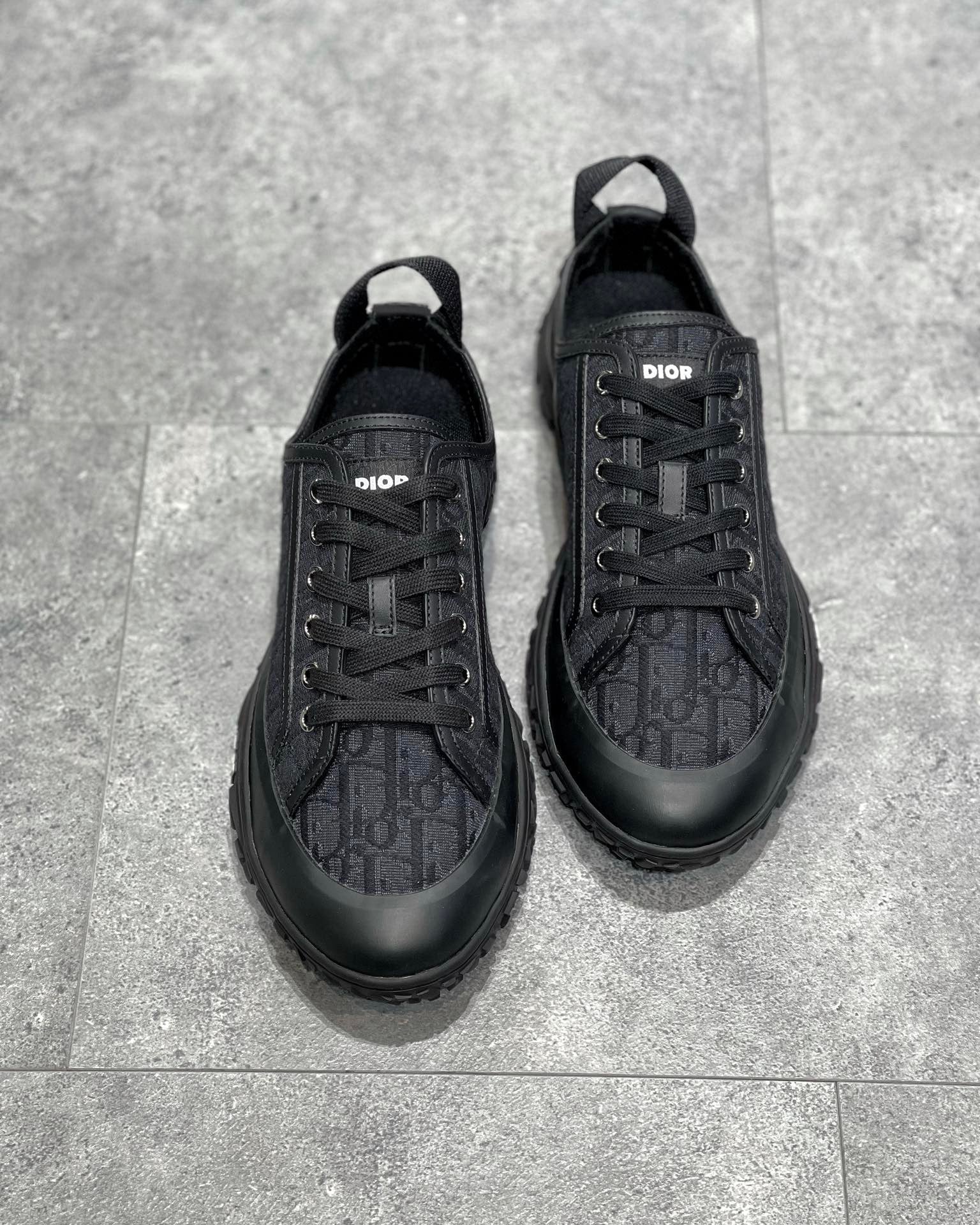 DIO Sneakers