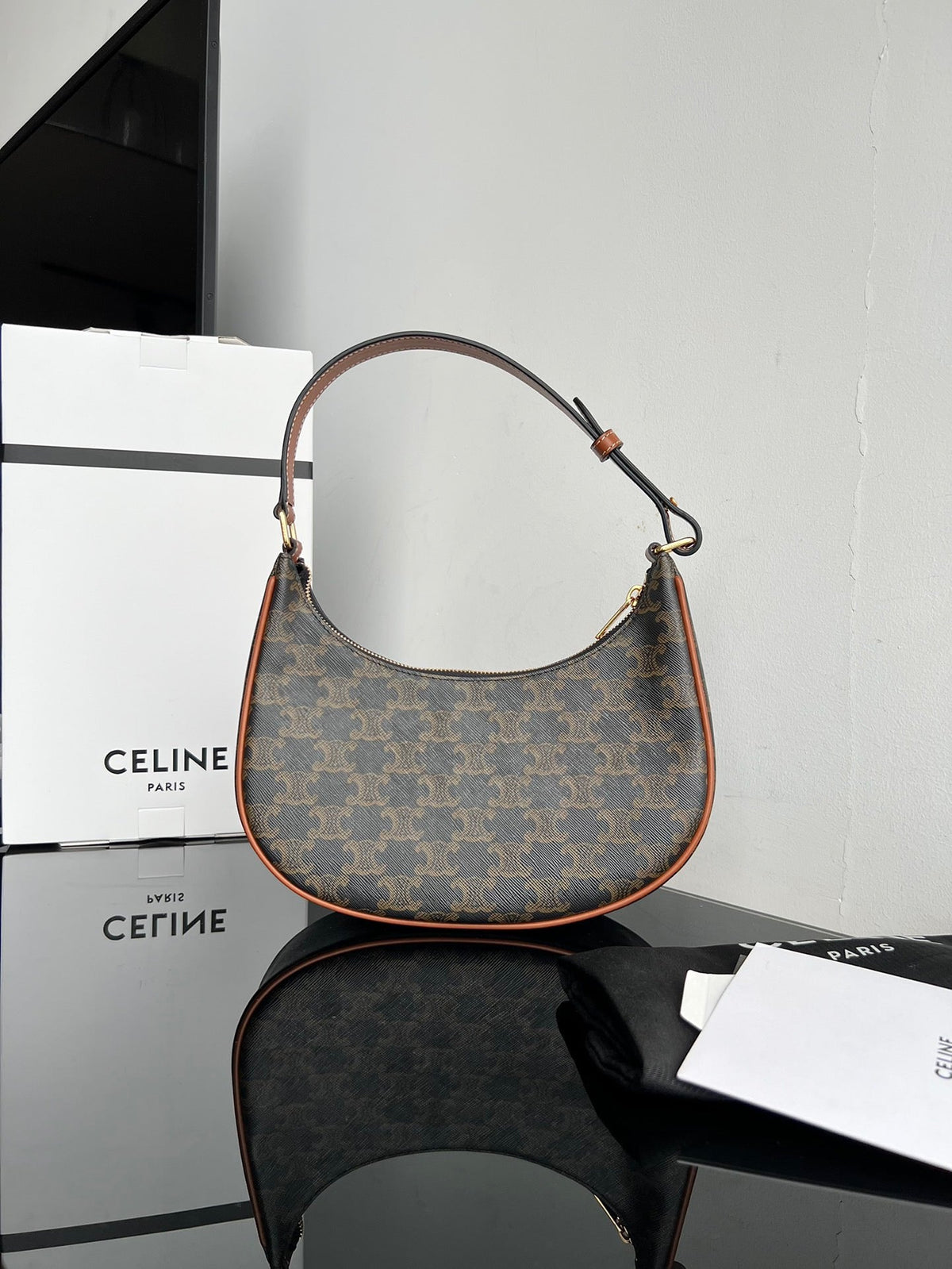 CEL Triomphe Hobo