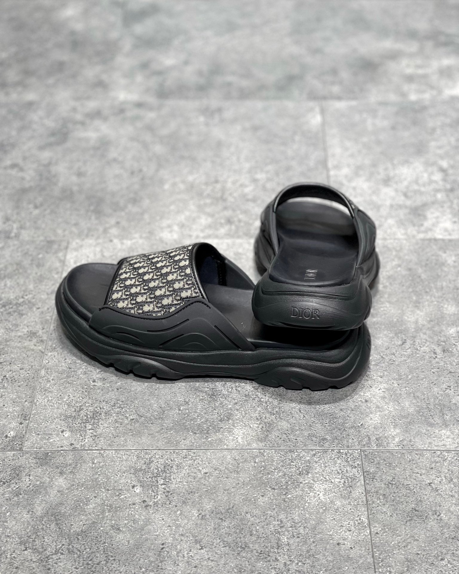 DIO sandal