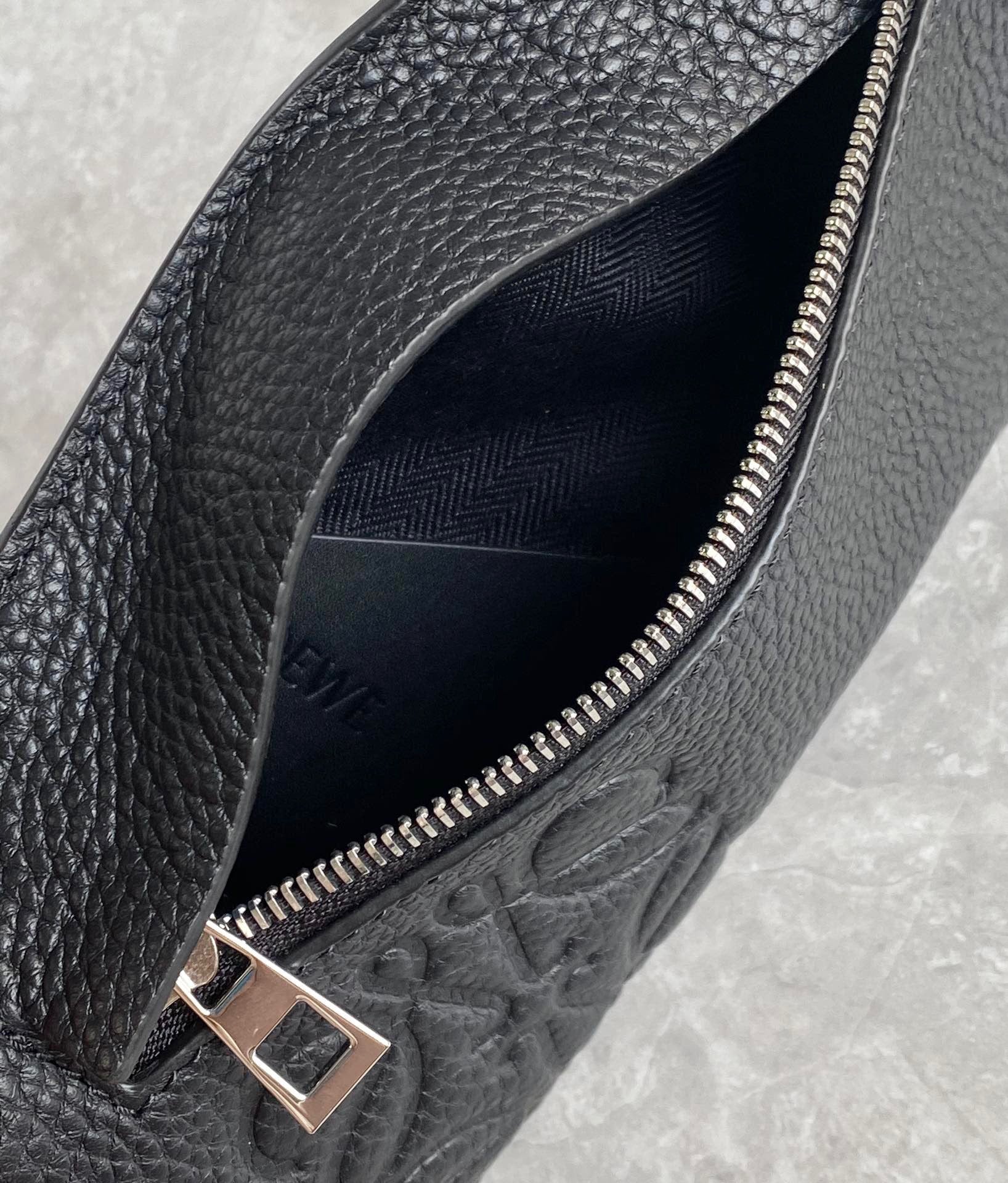 LO Sling Bag