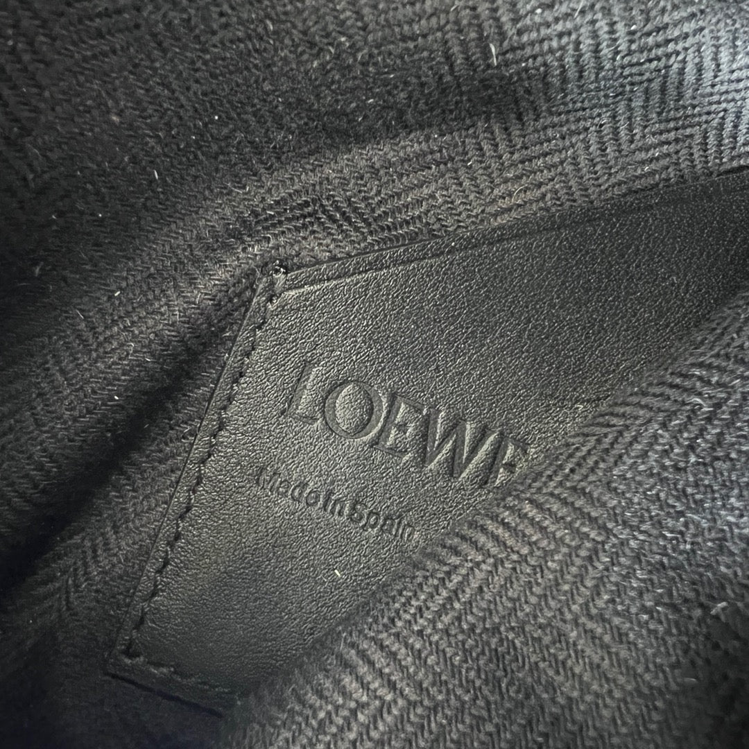 LO Sling Bag