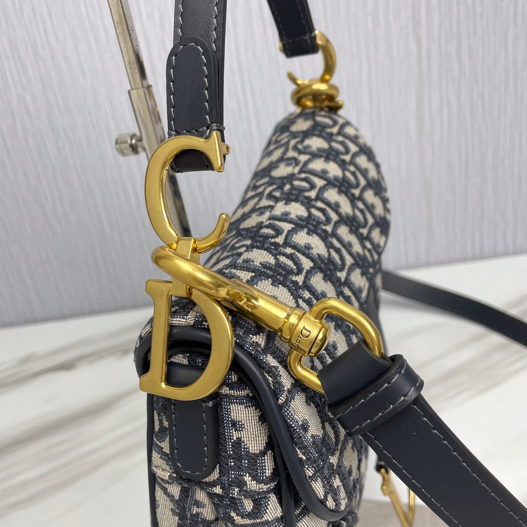 DIO Saddle