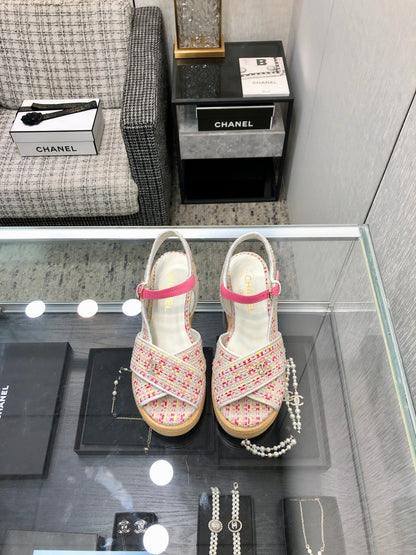 PEEP-TOE THICK SOLE SANDALS IN WHITE MIX BRIGHT PINK WOVEN FABRIC
