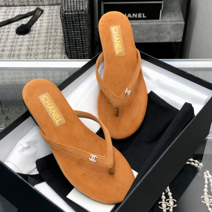 THONG SLIDE IN BRONZE BROWN SUEDE