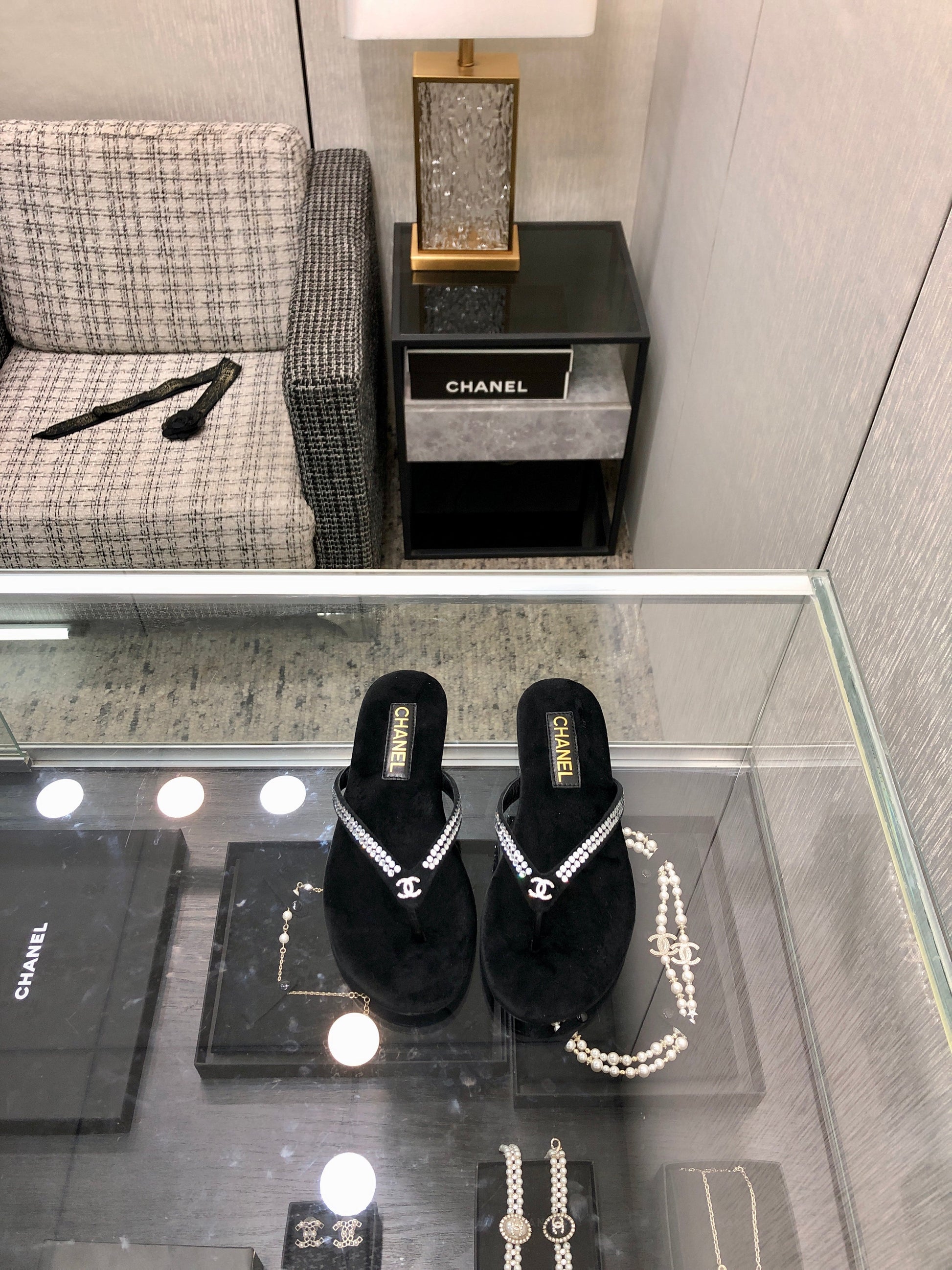 THONG SLIDE IN BLACK SUEDE WITH WHITE RHINSTONES