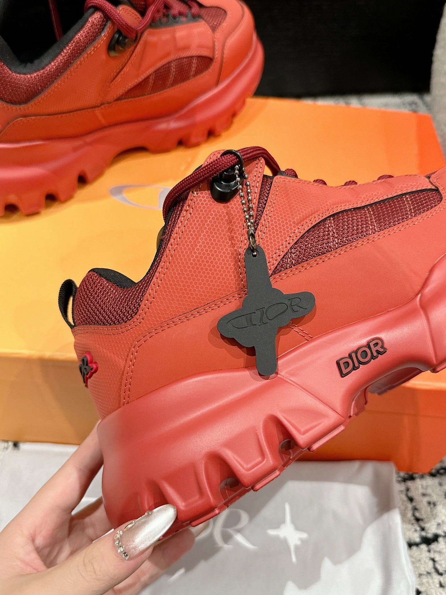 SNEAKER IN RUBY RED CALFSKIN AND BREATHABLE MESH 175307