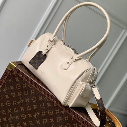 SPEEDY CARGO VIBE 28 IN VANILLE LAMBSKIN MONOGRAM LOGO TAG