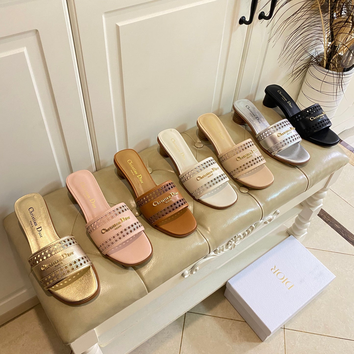 DWAY HEELED SLIDE IN GOLD CALFSKIN WITH GOLD LOGO