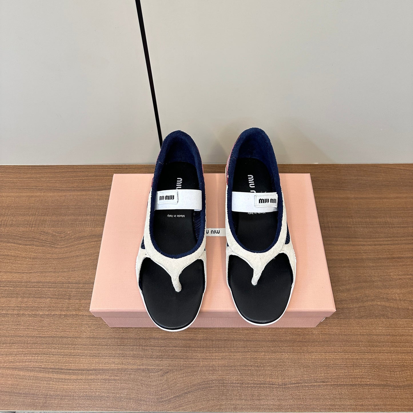 THONG SANDALS IN WHITE SUEDE MIX NAVY TECH FABRIC