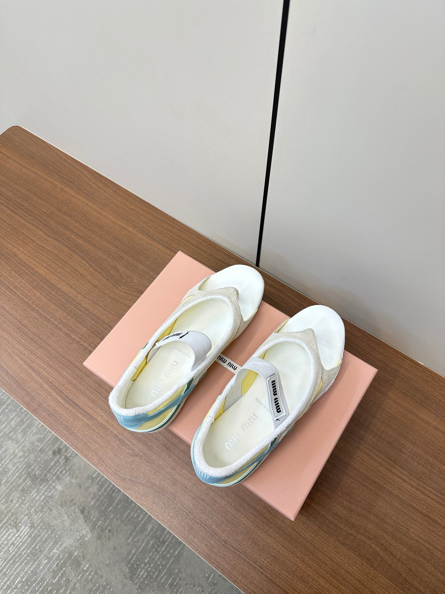 THONG SANDALS IN BEIGE SUEDE MIX YELLOW TECH FABRIC