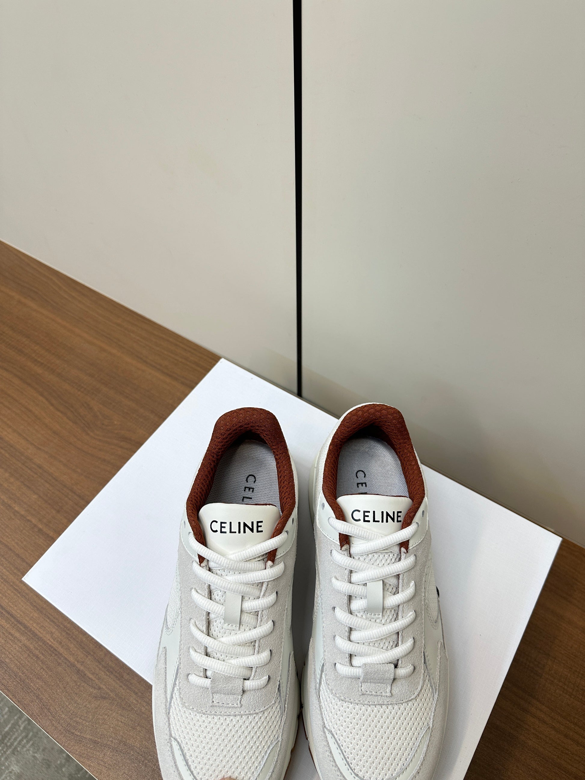 RUNNER CR-03 LOW LACE-UP PALE GRAY SUEDE AND WHITE CALFSKIN