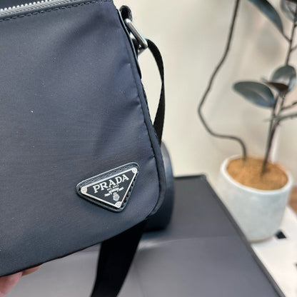 TRIANGLE LOGO CROSSBODY BAG 22 IN BLACK RE-NYLON WITH STRAP