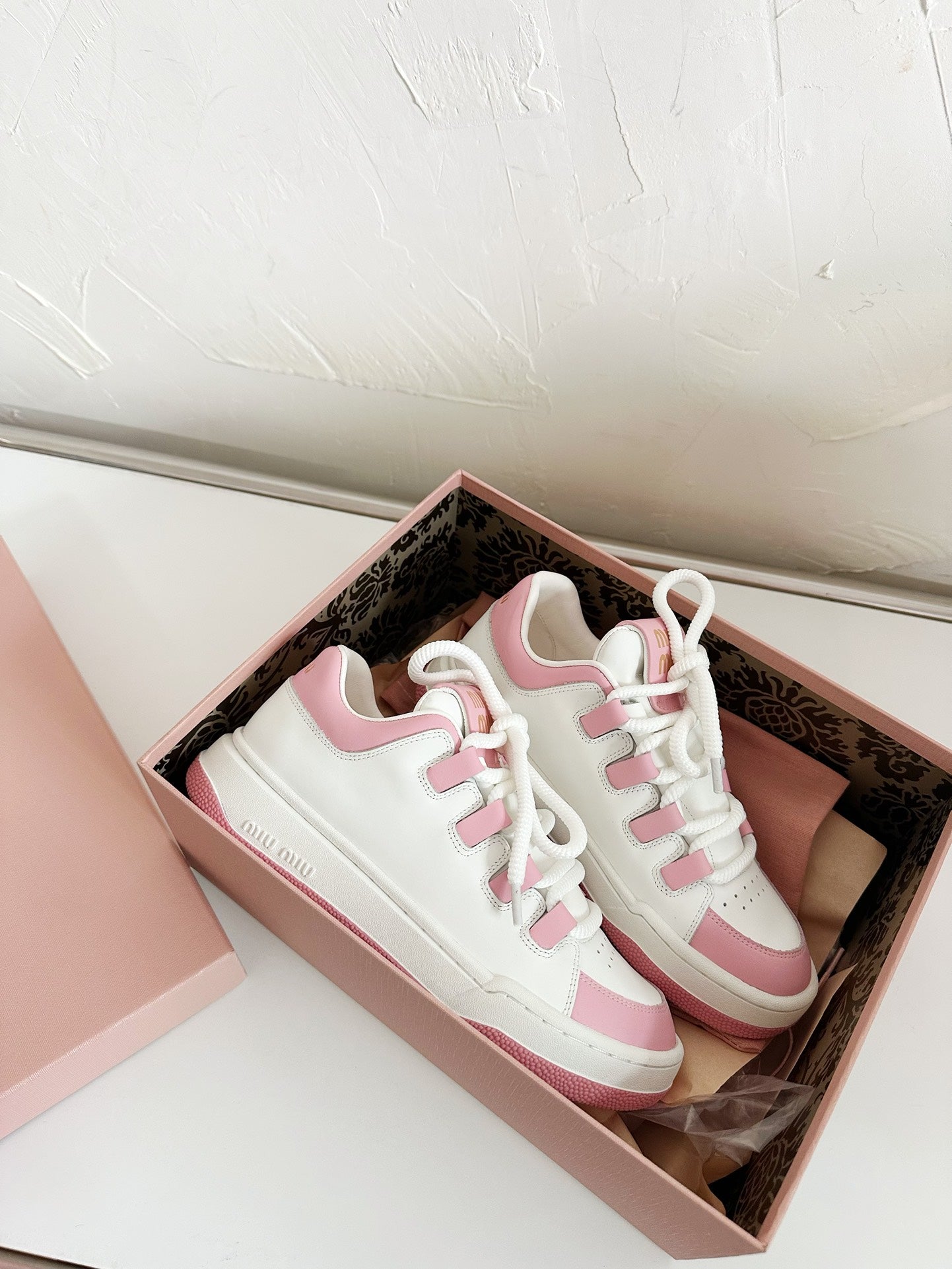 SNEAKERS SIMPLE DESIGN IN PINK MIX WHITE SHEEPSKIN