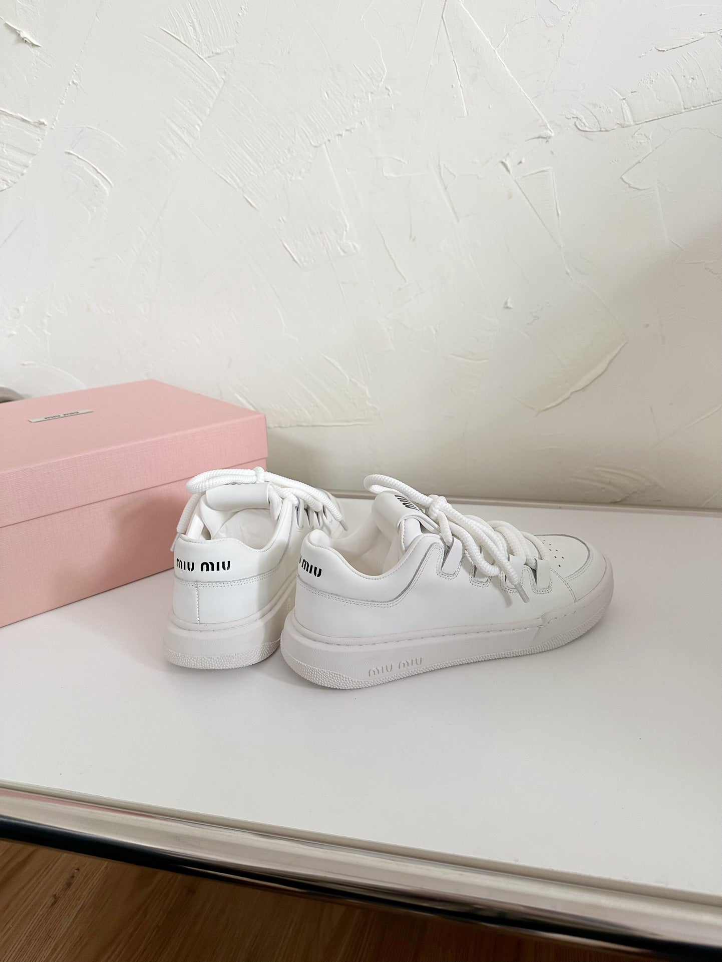 SNEAKERS SIMPLE DESIGN IN WHITE SHEEPSKIN