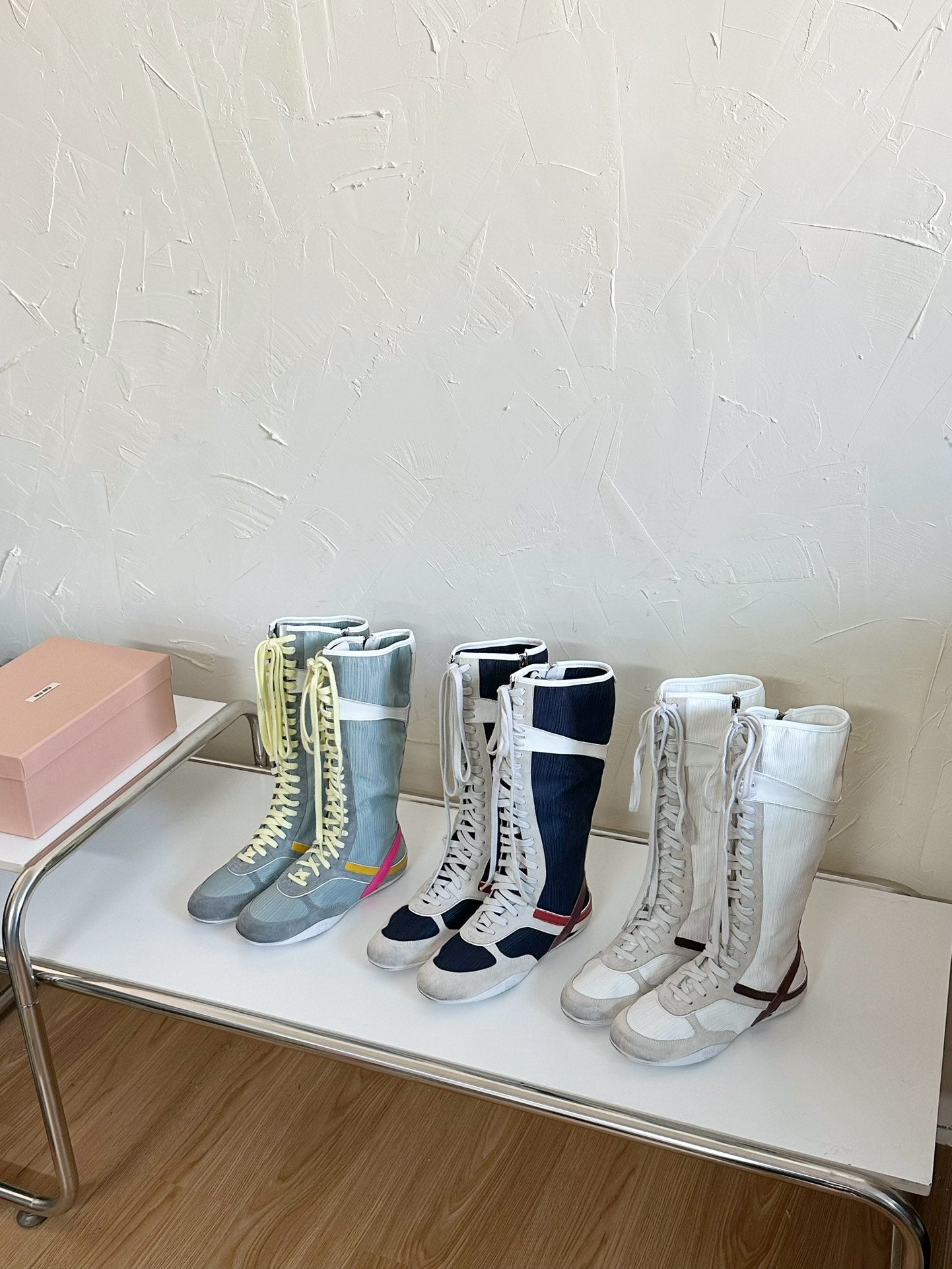 LACE-UP KNEE BOOTS IN BEIGE SUEDE AND WHITE MESH