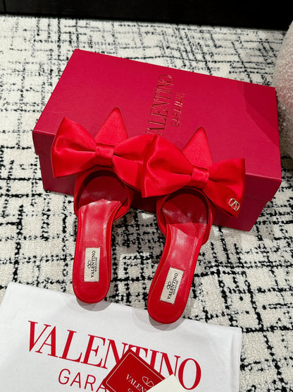 HIGH MULE IN CHERRY RED SILK