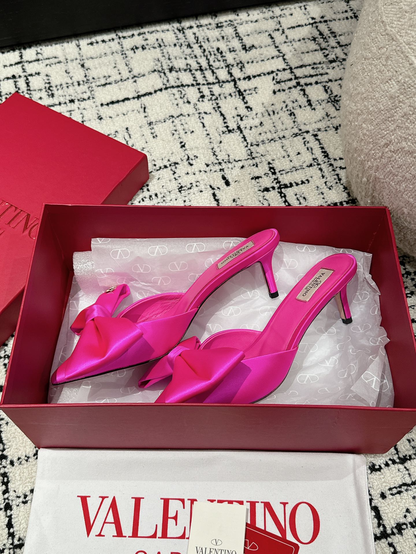 HIGH MULE IN BRIGHT PINK SILK