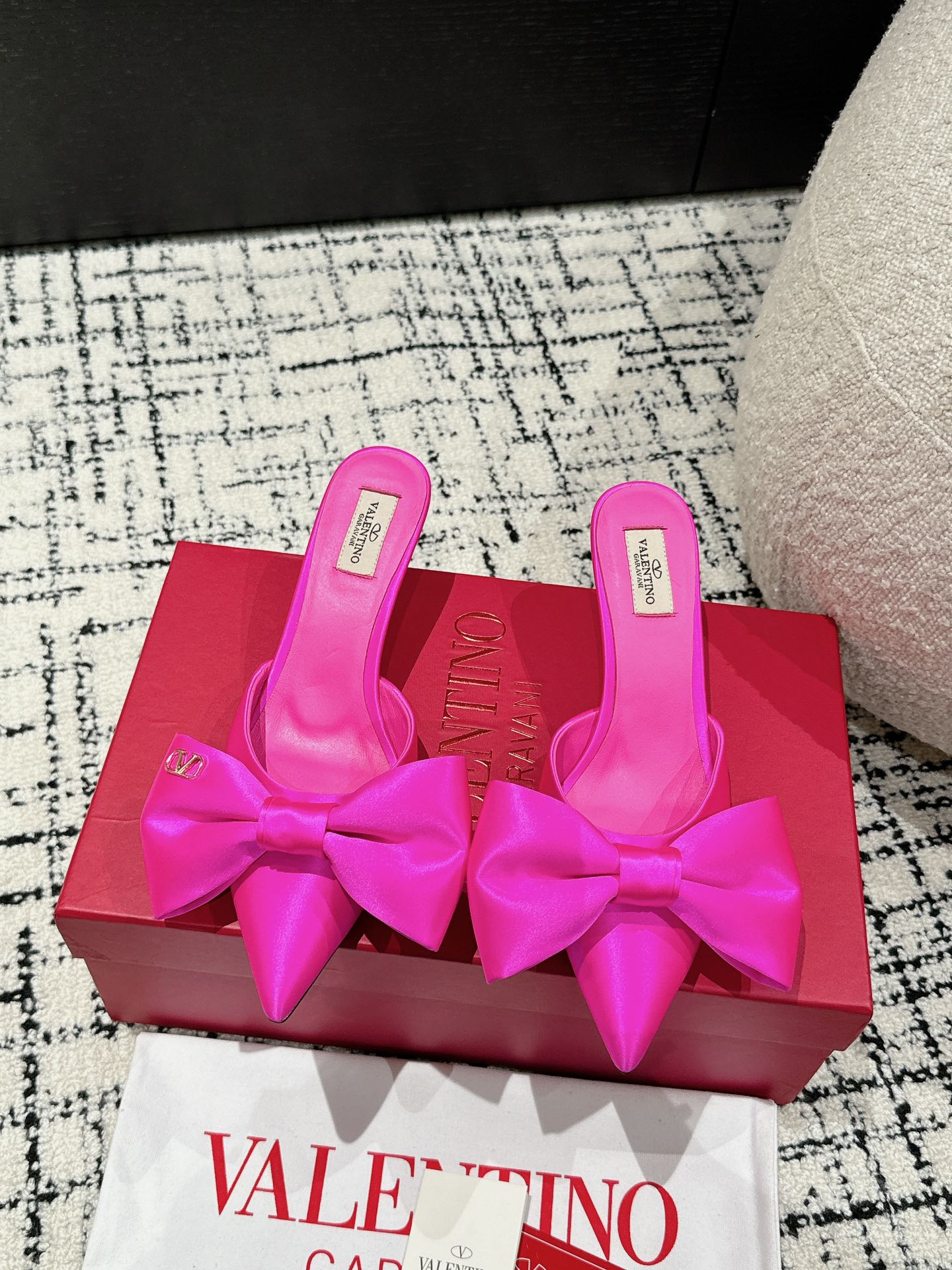 HIGH MULE IN BRIGHT PINK SILK