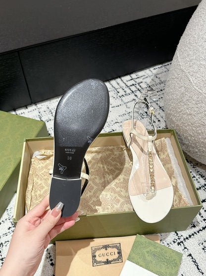 THONG SANDAL IN WHITE CALFSKIN WITH GOLD HARDWARE